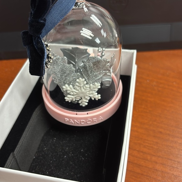 Classic Pandora Christmas ornament 2019 never used brand new - Picture 3 of 3